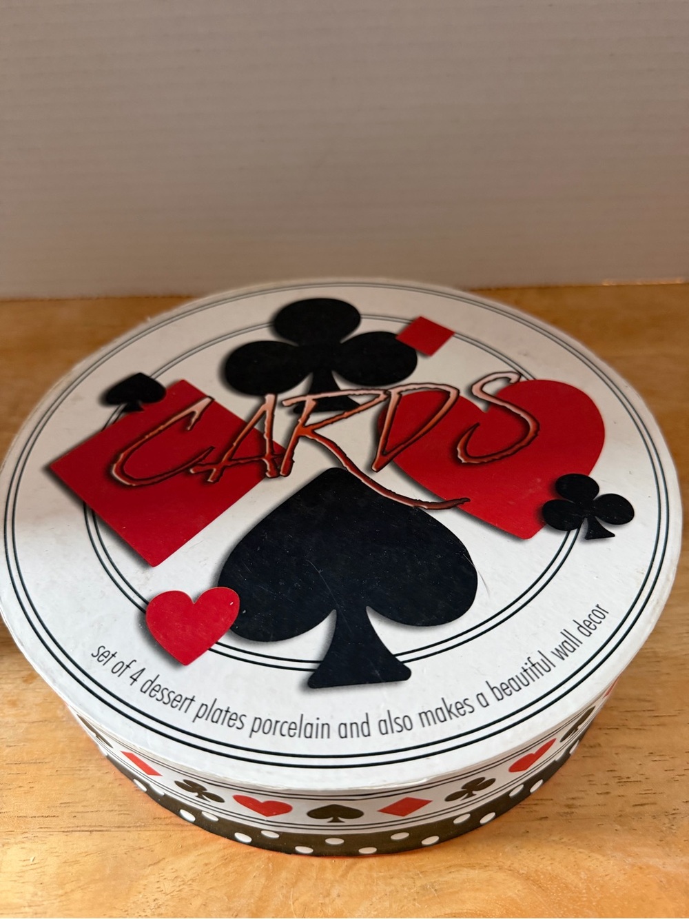 Vintage Card-Themed Dessert Plate Set in Tin